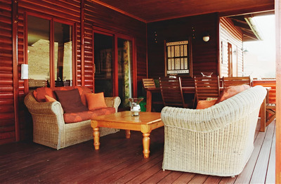 The vintage outdoor deck of "Giant Cabin" in Emkhosini Royal Sun, one of the Top 10 Dog-Friendly Holiday Destinations in South Africa
